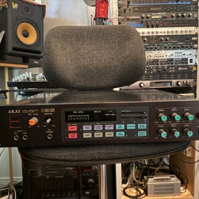 Akai S612 / MD280 MIDI Digital Sampler /Disc Drive 1985 - Black