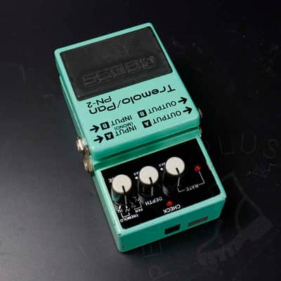 Boss PN-2 Tremolo/Pan (Silver Label) 1990 - 1995 - Green w/ original box image 3