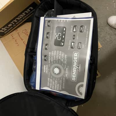 Behringer V-AMP Virtual Guitar Amp 2000s - Blue image 4
