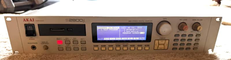 Akai S2800i MIDI Stereo Digital Sampler 1992 - White image 1
