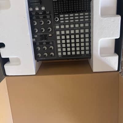 Akai APC40 2010s - Black image 5