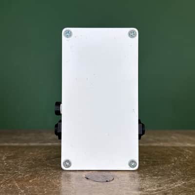 Pigtronix Quantum Time Modulator 2013 White image 3
