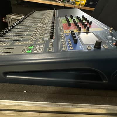 32 Channel Soundcraft Si Expression Digital Mixer - Blue image 5