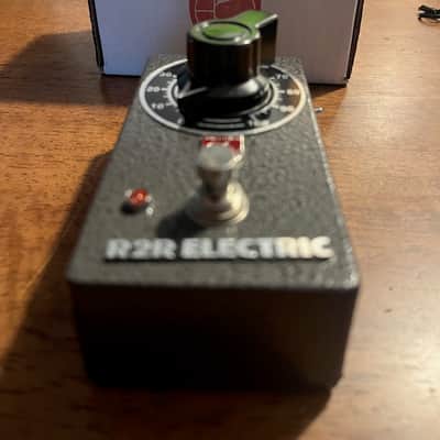 R2R Electric Pre-Amp 2022 - Present - Grey image 2