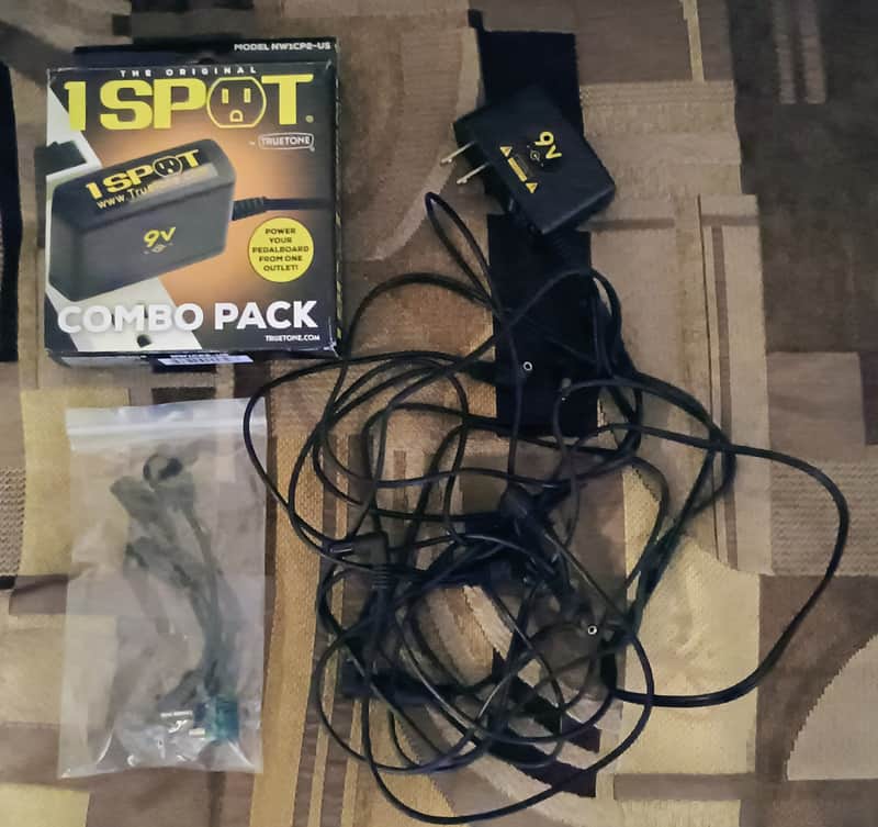 Truetone 1 Spot 9v Adapter Combo Pack with 8-Plug Daisy Chain and 5 Adaptors Power supply effect pedals image 1