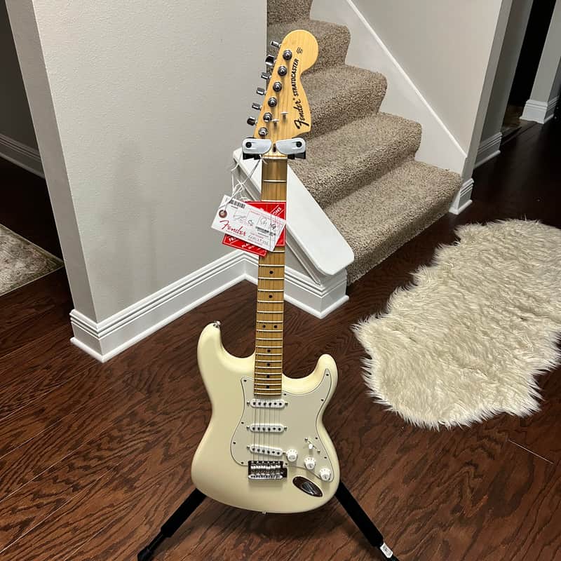 Fender American Special Stratocaster with Maple Fretboard 2015 - 2018 - Olympic White image 1