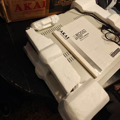 Akai S2000 MIDI Stereo Digital Sampler - White image 12