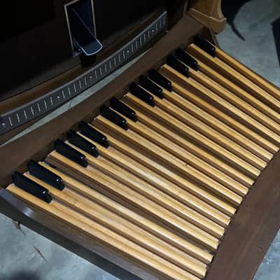 Allen Organ w/ Built-in Speakers, 32-Note Concave Pedalboard and bench! image 14