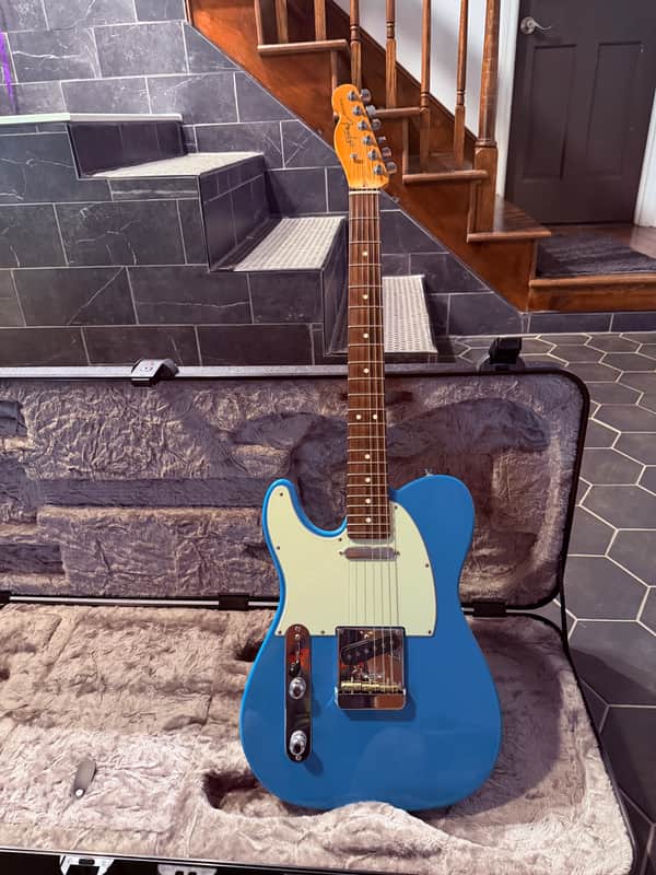 Fender American Professional II Telecaster Left-Handed with Rosewood Fretboard 2020 - Present - Miami Blue