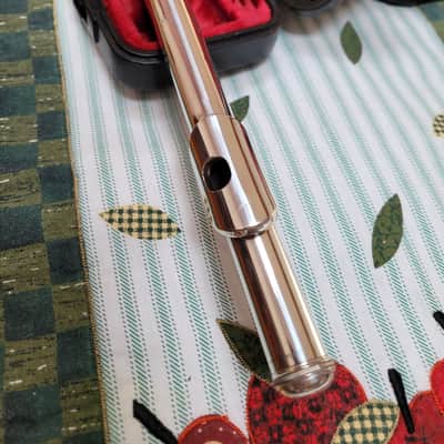 Yamaha YFL-211S-(closed hole)-Flute-2026 - Silver Plated- Pristine image 4