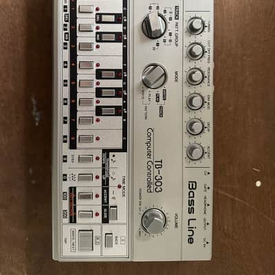 Roland TB-303 with midi synth module image 4