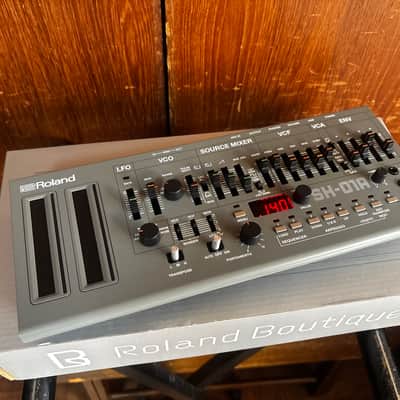 Roland SH-01A Boutique Series Synthesizer with Sequencer w/ box