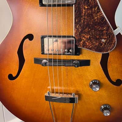 Godin 5th Avenue CW Kingpin II HB 2010s - Cognac Burst image 3