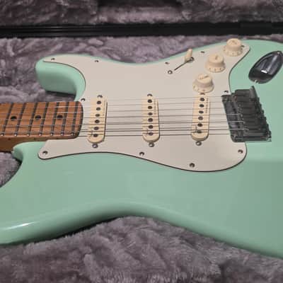 Fender American Ultra Stratocaster with Roasted Maple Fretboard 2024 - Surf Green image 2