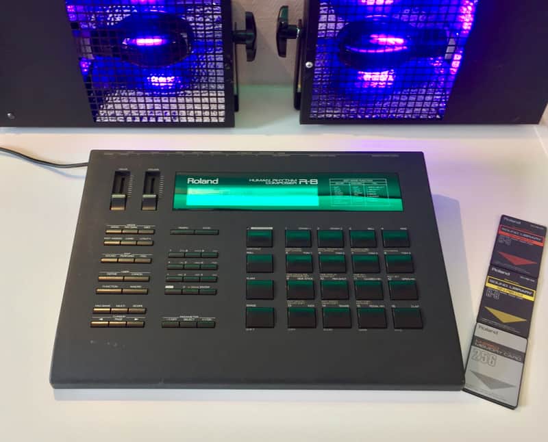 ROLAND R 8 1989 black + 3 memory cards + manual Near Mint condition ! image 1