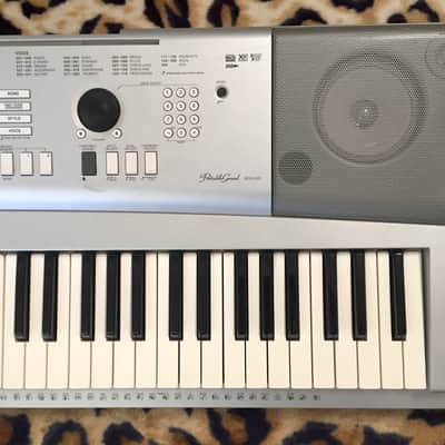 Yamaha DGX-220 Portable Grand Piano 76-Key Keyboard Bild 3