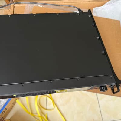 Shure AD8C – Axient Digital PSM Antenna Combiner (470–960 MHz), worldwide shipping image 16