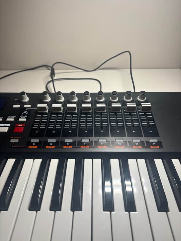 Akai MPK61 2010s - Black image 1