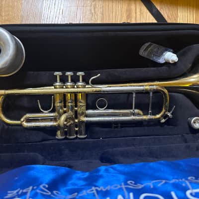 Great Playing Pre-Owned Bach 37 Stradivarius Trumpet in Lacquer from the 80's! image 3