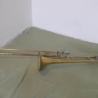 Holton TR602 Trombone with mouthpiece and case, USA. Good condition image 13