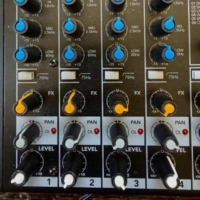 Mackie Mix12FX 12-Channel Compact Mixer with Effects 2015 - Present Black image 3