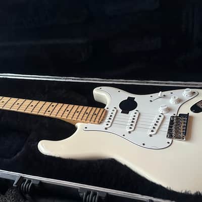 Fender American Standard Stratocaster with Maple Fretboard 2008 Olympic White image 17