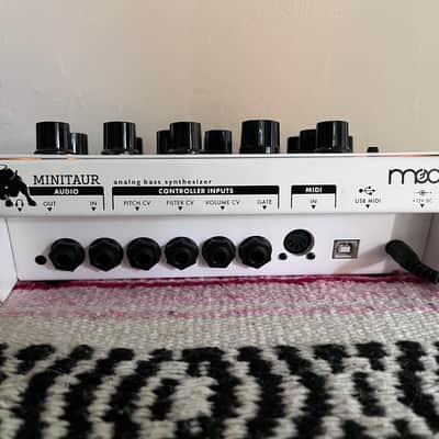 Moog Minitaur Limited Edition White mint condition with box. image 3