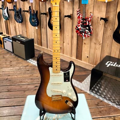 Fender 75TH ANNIVERSARY COMMEMORATIVE STRATOCASTER Maple Fingerboard, 2-Color Bourbon Burst image 12