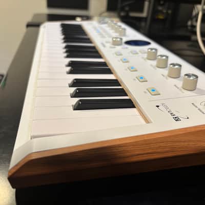Arturia AstroLab 37-Key Stage Keyboard 2025 - Present - White image 3