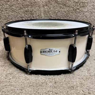 Pearl Forum Snare Drum Off White w/ Black Hardware 14x5.5" image 1