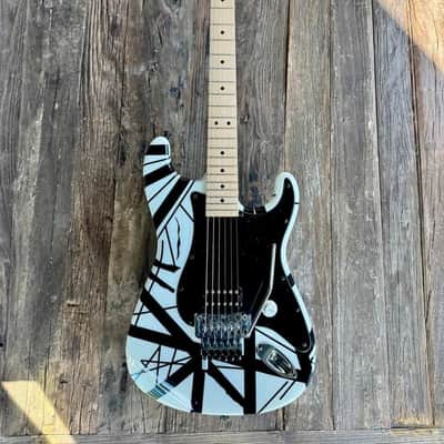 Charvel EVH Art Series 2004 - 2007 Black / White image 1