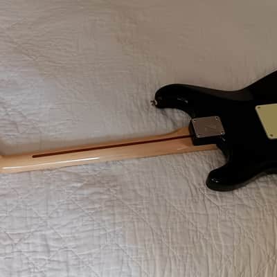 Fender Vintera '70s Stratocaster with Maple Fretboard - Fender American Body HSS (Hardshell Case) 2019 - Black image 10