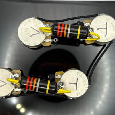 Gibson Les Paul 50s style wiring harness with new Bumblebee 0.022uF paper in oil capacitors and matched set CTS split long shaft 550k pots 5% +/- tolerance image 1
