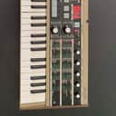 Korg MicroKORG 37-Key Synthesizer/Vocoder 2002 - 2019 - Silver