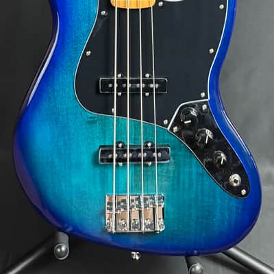 Fender Player II Jazz Bass Plus Top 4-String Bass Guitar Blue Burst Finish