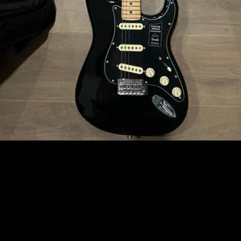 Fender Player Stratocaster with Maple Fretboard 2018 - 2024 - Black image 1