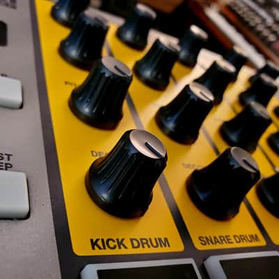 MUST SEE!!! AKAI TOM CAT ANALOG DRUM MACHINCE SEQUENCER IN AMAZING CONDITION! image 6