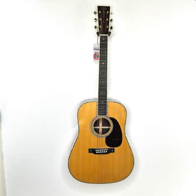 Martin D-42 - Natural image 3