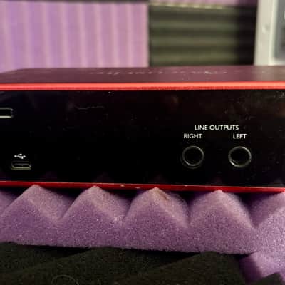 Focusrite Scarlett 2i2 3rd Gen USB Audio Interface 2019 - Present - Red / Black image 5