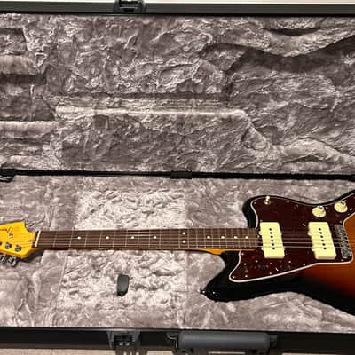 Fender American Professional II Jazzmaster with Rosewood Fretboard 2020 - Present - 3-Color Sunburst image 2