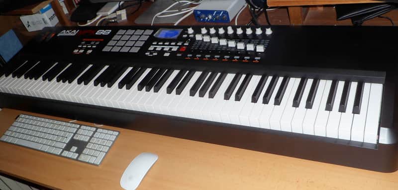 Akai MPK 88 Black image 1