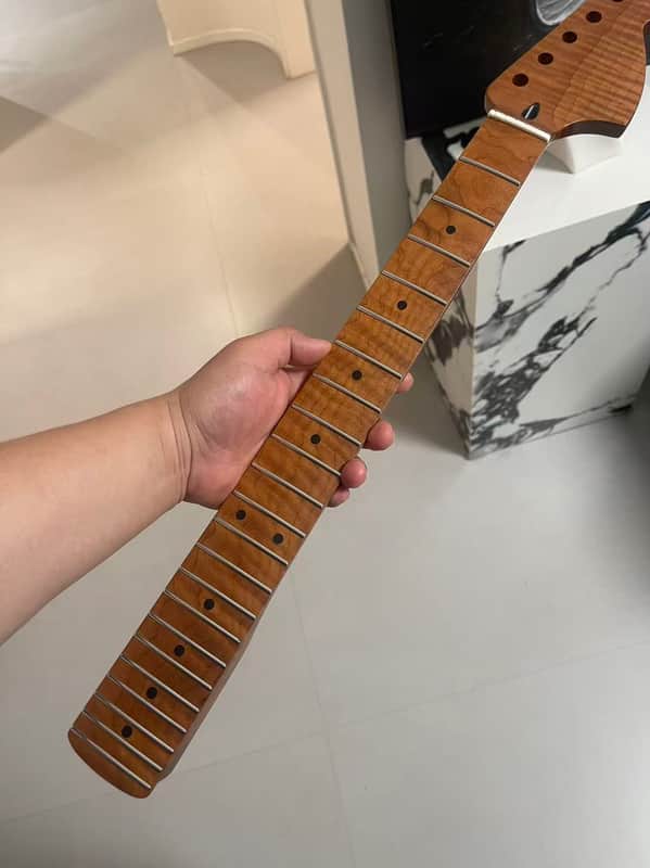 Large headstock 24 inch Round stainless steel 4a 22 frets Roasted flame Maple guitar neck 24inch hole 10mm Satin for JAGUAR body， image 1