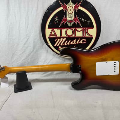 Fender American Vintage Reissue AVRI '62 Stratocaster Guitar with Case 1988 - 3-Color Sunburst / Rosewood fingerboard image 8