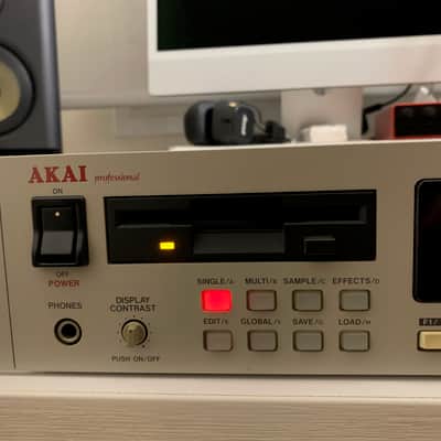 Akai S3000XL Sampler image 5