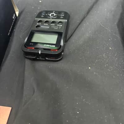 Roland R-07 High Resolution Portable Audio Recorder Bluetooth Recorder with Box image 3