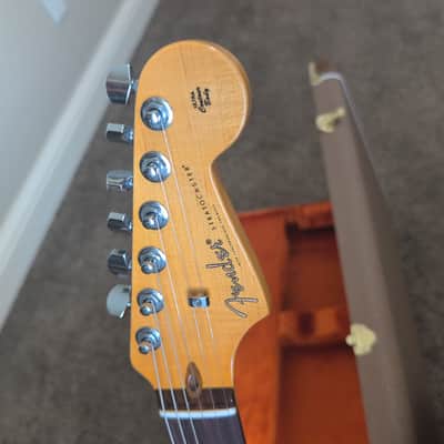 Fender American Ultra Luxe Vintage Stratocaster 60's HSS- Fiesta Red. Cable and Case Included image 4