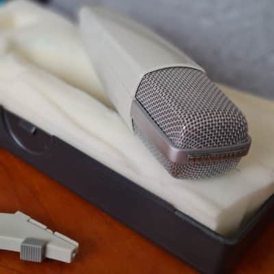 Sennheiser Sennheiser MD 421-2 – Vintage Classic Professional Microphone image 18