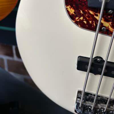 Fender American Standard Jazz Bass V Olympic White 2010 5-String Electric Bass image 4