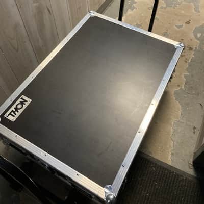 Yamaha MGP24X 24 Channel Analog Mixing Console with Case image 3