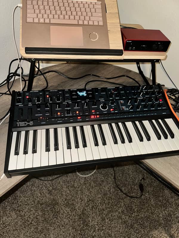 Oberheim TEO-5 44-Key 5-Voice Synthesizer